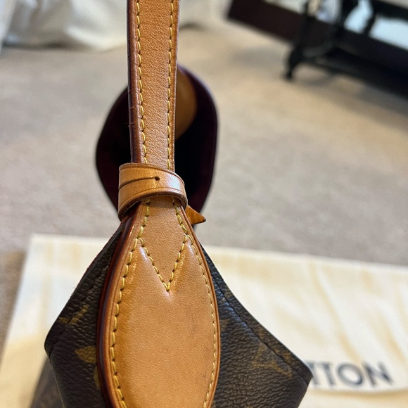 Louis Vuitton Flower Hobo Handbag - Excellent Used Condition - Picture 5 of 11